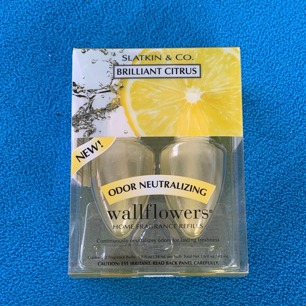 Bath & Body Works  - Brilliant Citrus 2 Bulbs - Discontinued -Wallflowers -NWT